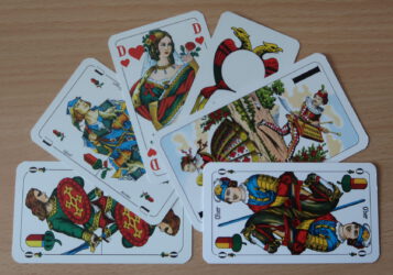 Binokel, Doppelkopf, Schafkopf, Skat u. a. Kartenspiele
